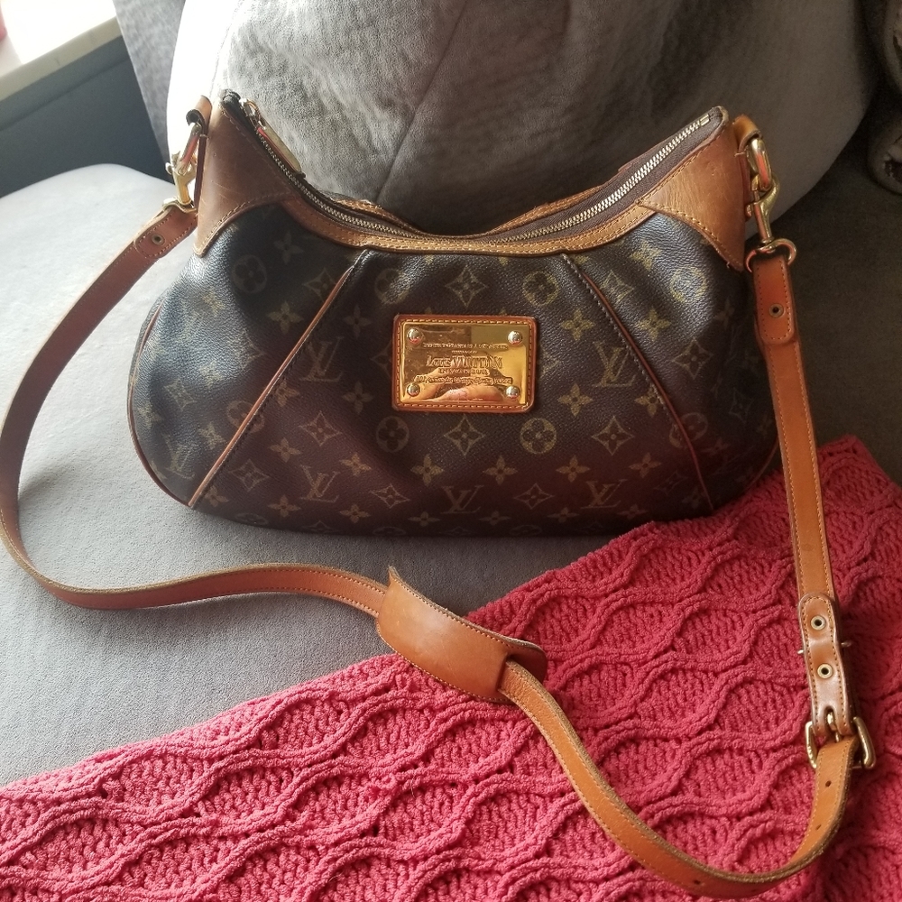 Authentic LV Thames GM Monogram Handbag
